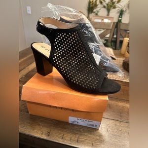 New! Black peep toe heel